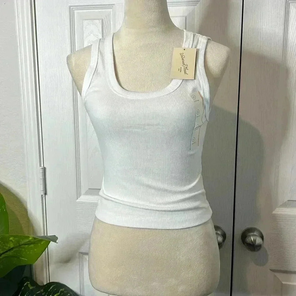 Universal Thread - Womens Slim Fit Ribbed Shrunken Tank Various Sizes - Picture 2 of 9